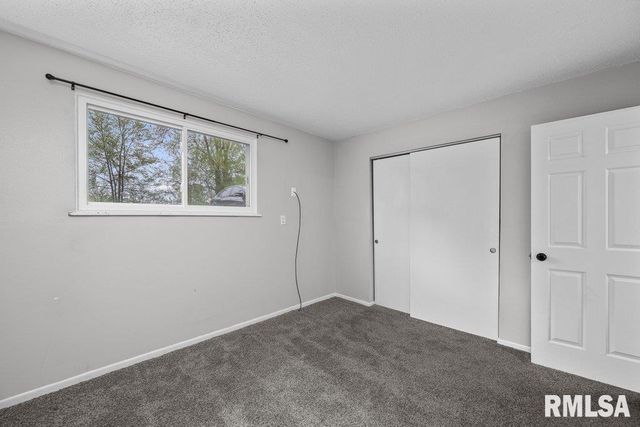 3536 HEATHERTON Drive, Davenport, IA 52804