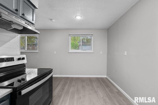 3536 HEATHERTON Drive, Davenport, IA 52804