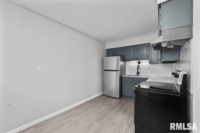 3536 HEATHERTON Drive, Davenport, IA 52804