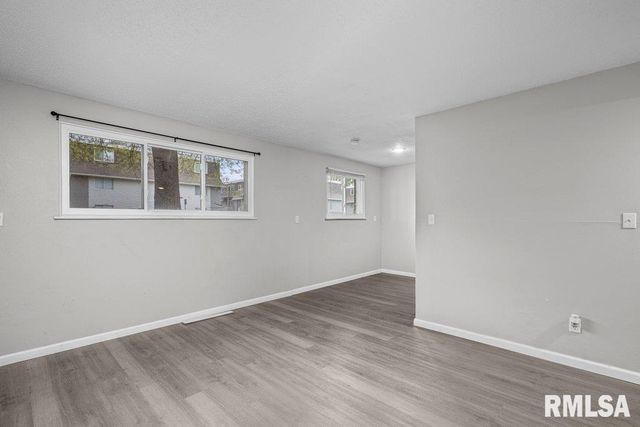 3536 HEATHERTON Drive, Davenport, IA 52804