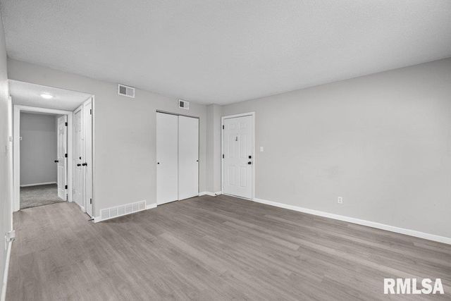 3536 HEATHERTON Drive, Davenport, IA 52804