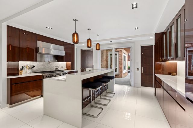 46 E 66TH Street, New York City, NY 10065