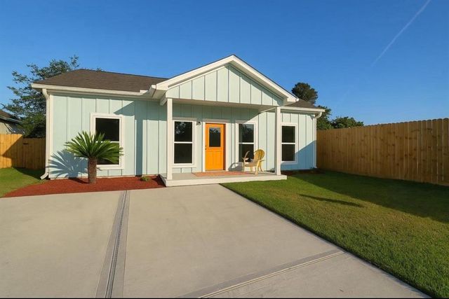 502 Jenni Lane, San Leon, TX 77539
