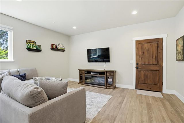 10213 Evergreen Ranch Ct, Grass Valley, CA 95949