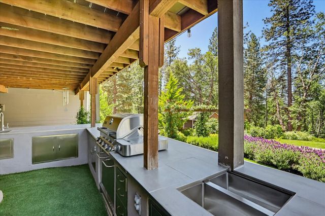 10213 Evergreen Ranch Ct, Grass Valley, CA 95949