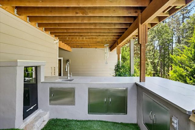 10213 Evergreen Ranch Ct, Grass Valley, CA 95949