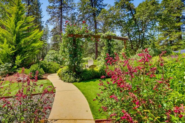 10213 Evergreen Ranch Ct, Grass Valley, CA 95949