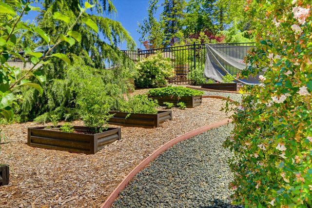 10213 Evergreen Ranch Ct, Grass Valley, CA 95949