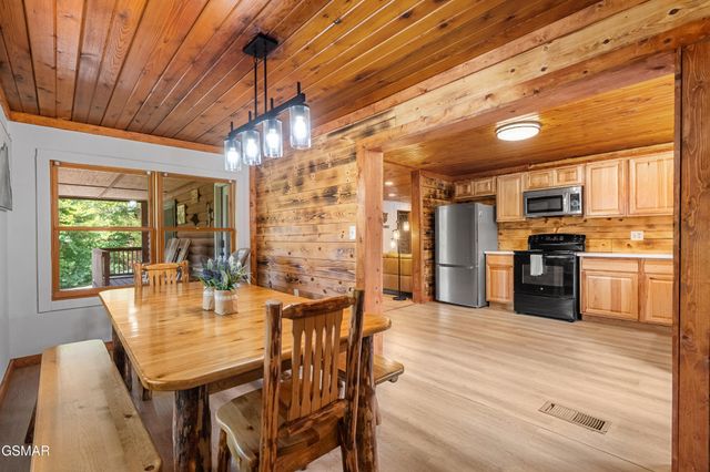 3009 Crestview Court, Sevierville, TN 37862