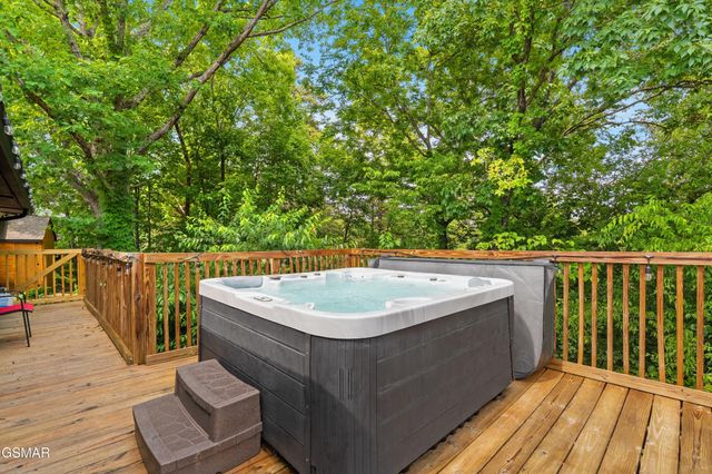 3009 Crestview Court, Sevierville, TN 37862