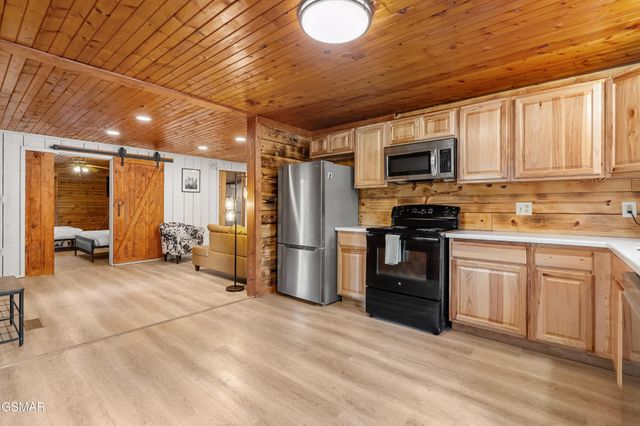 3009 Crestview Court, Sevierville, TN 37862