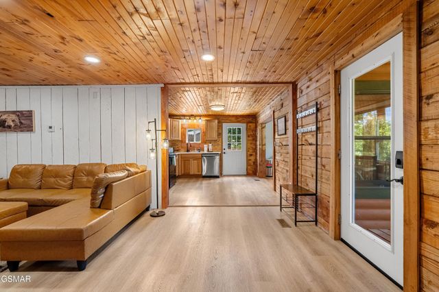 3009 Crestview Court, Sevierville, TN 37862