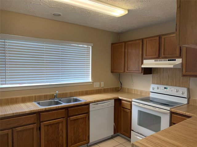 2511 Radcliffe Drive, Sugar Land, TX 77498