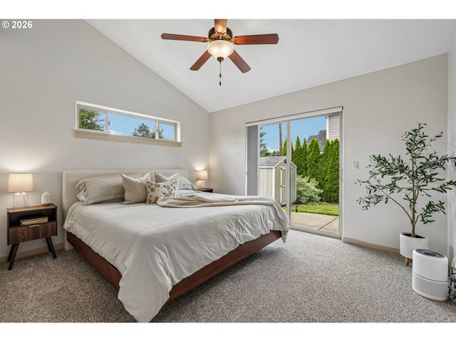 601 N 6TH St, Carlton, OR 97111