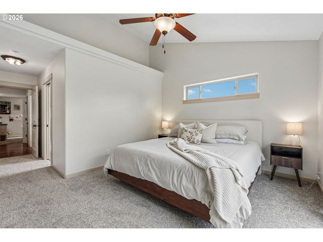 601 N 6TH St, Carlton, OR 97111