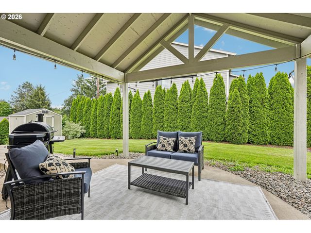 601 N 6TH St, Carlton, OR 97111