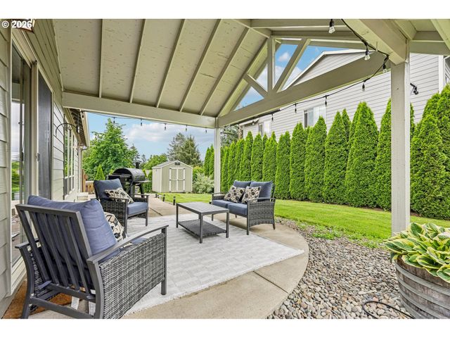 601 N 6TH St, Carlton, OR 97111
