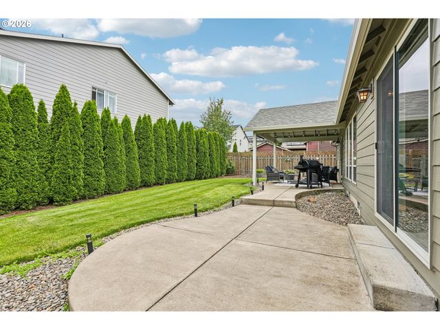 601 N 6TH St, Carlton, OR 97111