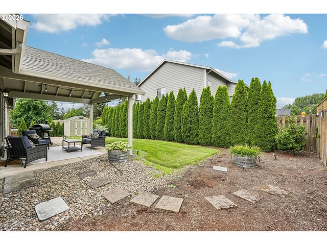 601 N 6TH St, Carlton, OR 97111