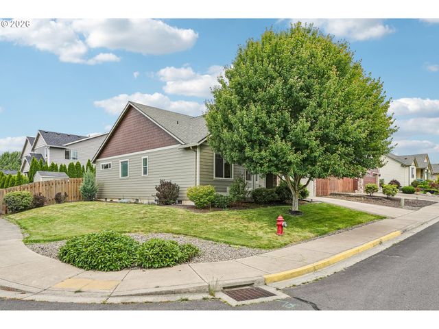 601 N 6TH St, Carlton, OR 97111