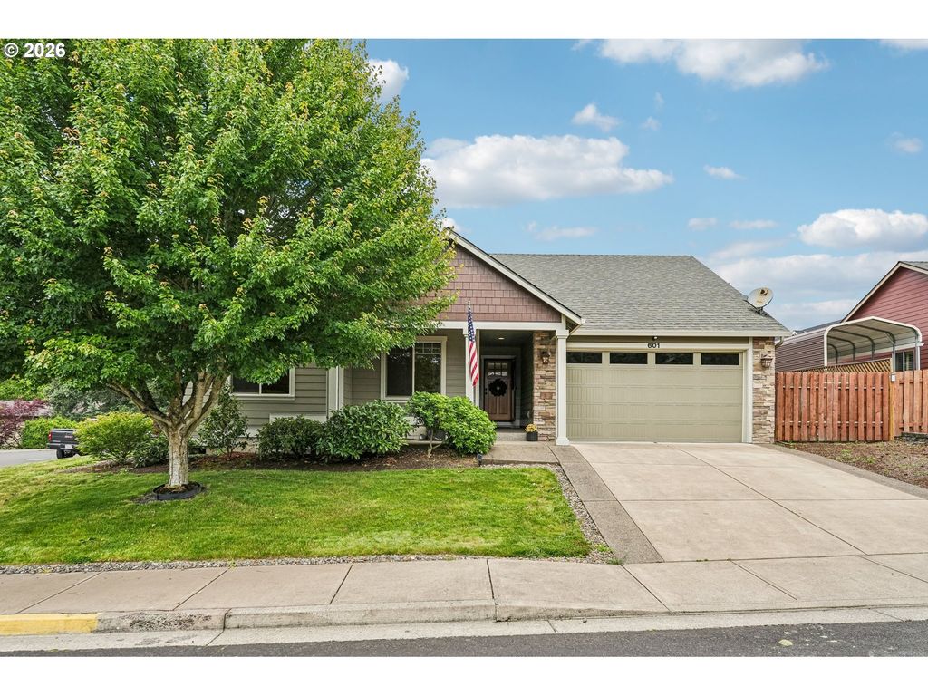 601 N 6TH St, Carlton, OR 97111