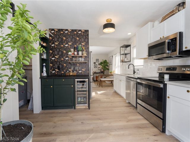 1111 Center Avenue, Cuyahoga Falls, OH 44221