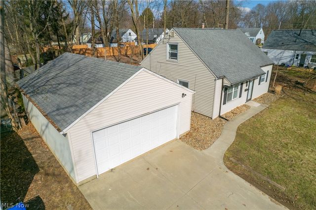 1111 Center Avenue, Cuyahoga Falls, OH 44221