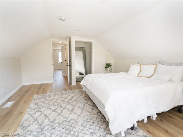 1111 Center Avenue, Cuyahoga Falls, OH 44221