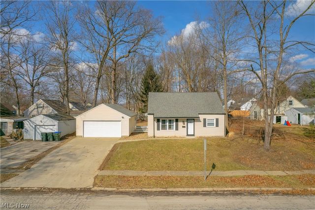 1111 Center Avenue, Cuyahoga Falls, OH 44221