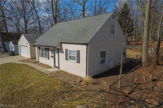 1111 Center Avenue, Cuyahoga Falls, OH 44221