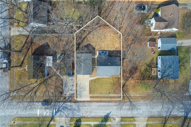 1111 Center Avenue, Cuyahoga Falls, OH 44221