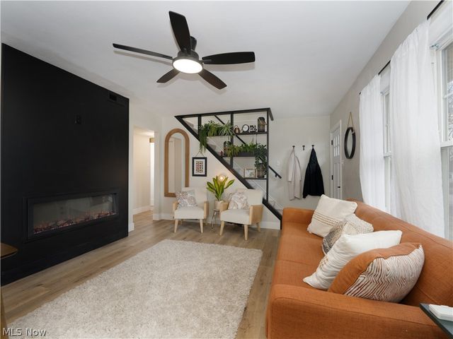 1111 Center Avenue, Cuyahoga Falls, OH 44221