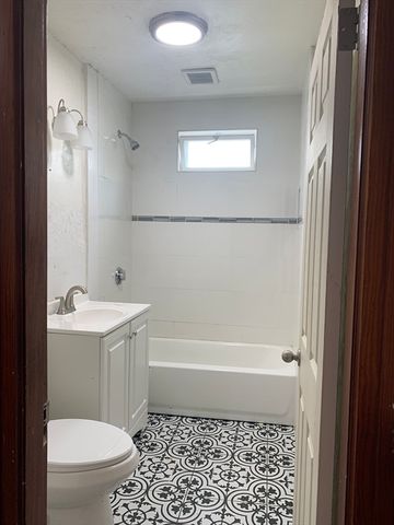 27 Granby Rd 2, Worcester, MA 01604