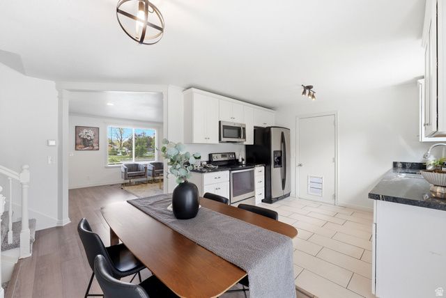 2146 E NEWCASTLE DR, Sandy, UT 84093