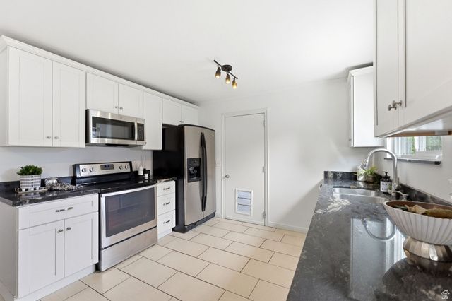 2146 E NEWCASTLE DR, Sandy, UT 84093