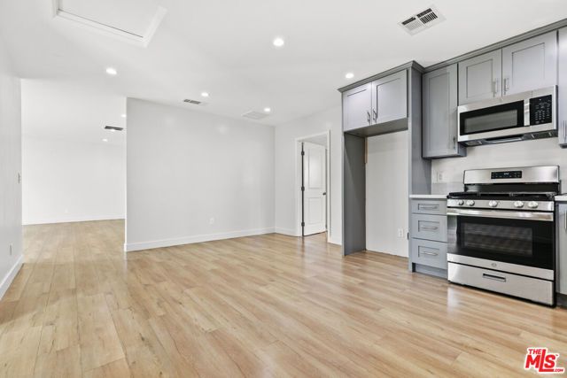 10823 Cantara Street, Sun Valley (los Angeles), CA 91352