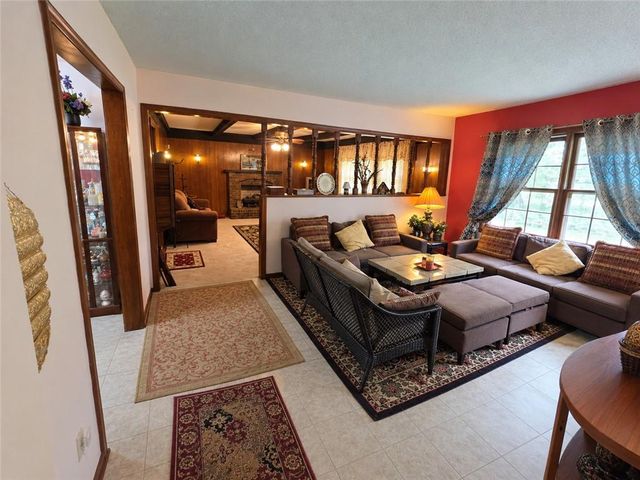 5836 E 99TH Street, Kansas City, MO 64134
