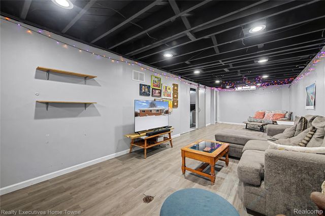 13353 Masonic Boulevard, Warren, MI 48088