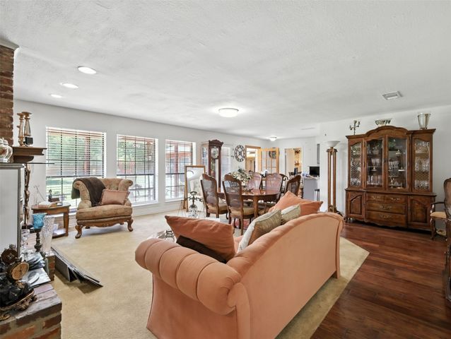 1920 E Tudor Street, Paris, TX 75460