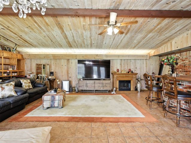 1920 E Tudor Street, Paris, TX 75460