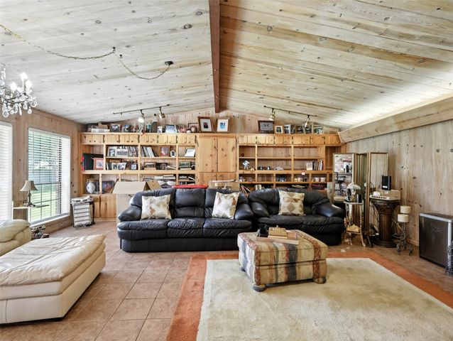 1920 E Tudor Street, Paris, TX 75460