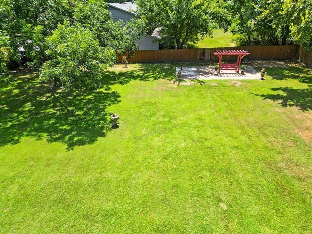 1920 E Tudor Street, Paris, TX 75460