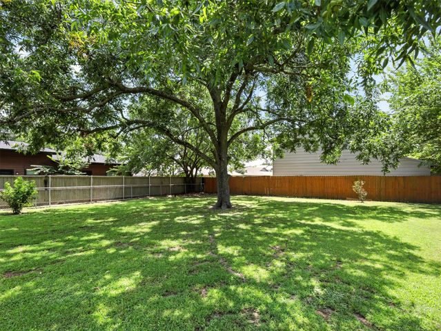 1920 E Tudor Street, Paris, TX 75460