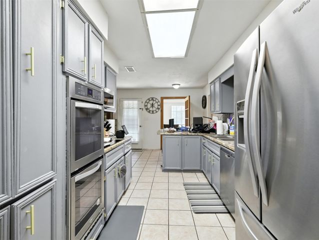 1920 E Tudor Street, Paris, TX 75460