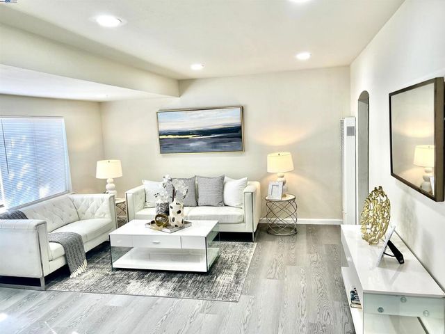 25696 Lander Ave, Hayward, CA 94544