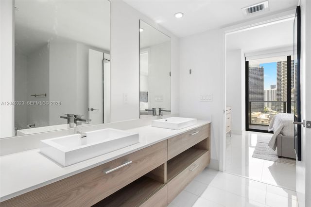 1300 S Miami Avenue 2110, Miami, FL 33130