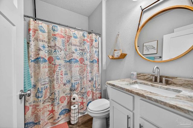 6608 Covington Cir, Pensacola, FL 32526