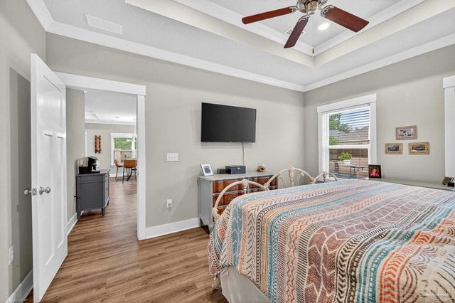 6608 Covington Cir, Pensacola, FL 32526