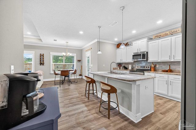 6608 Covington Cir, Pensacola, FL 32526