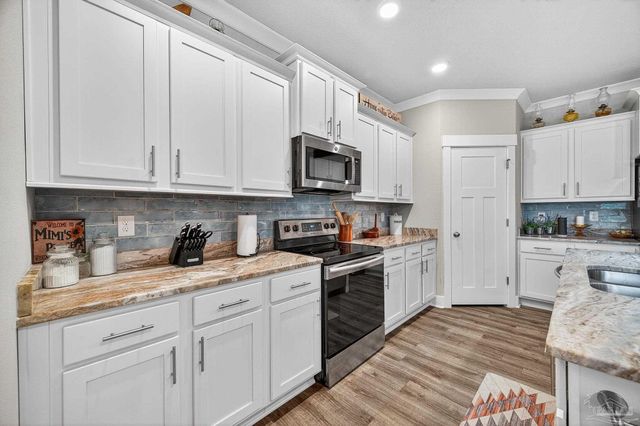 6608 Covington Cir, Pensacola, FL 32526